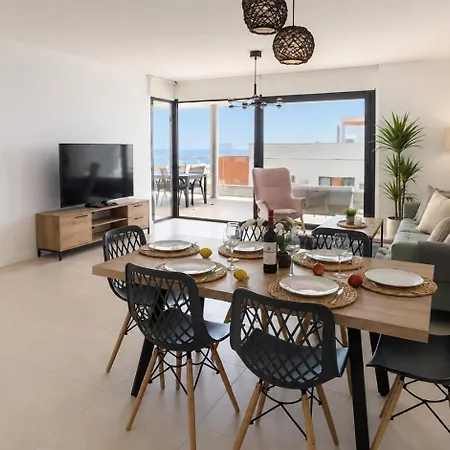 Modern Apartment-sea View * 푸엔히롤라